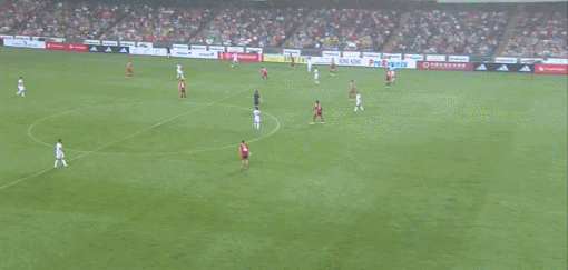 ⚽友谊赛半场：B费丢单刀，祖连奴反击破门，曼联暂0-1落后中国香港