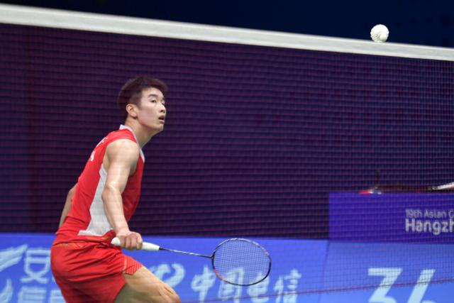 李诗沣2-1惊险击败梁峻豪，晋级中国香港羽毛球公开赛男单四强