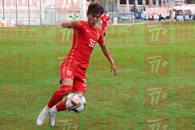 体育赛事-【观察】中国足球海外力量，困境中的坚守者！